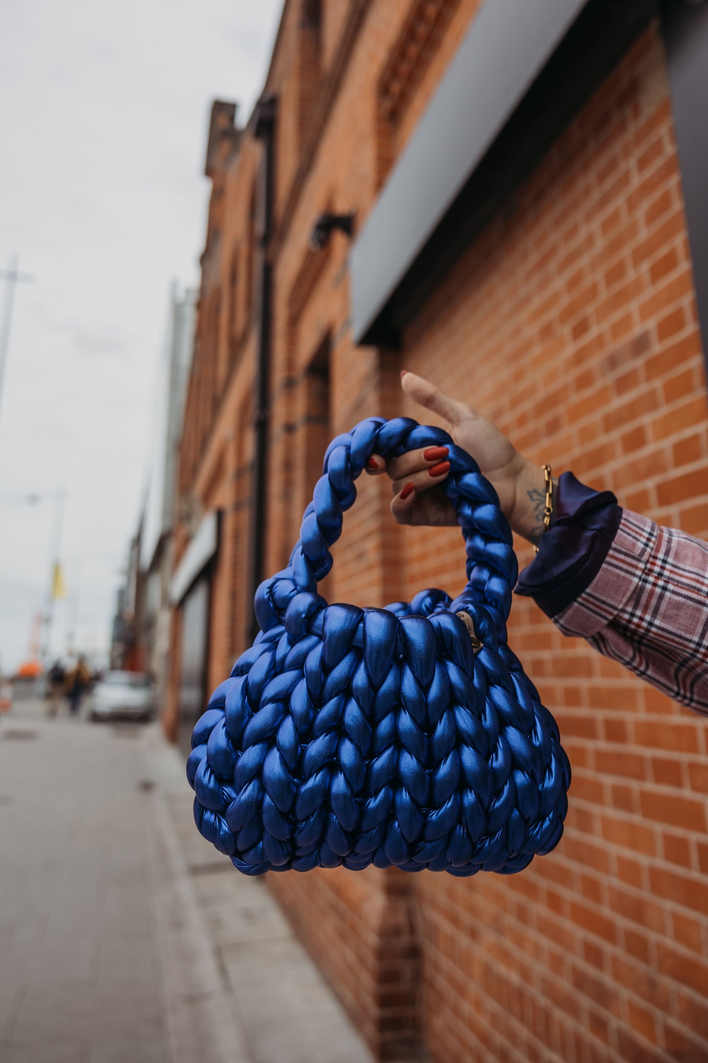 velvet handbag, chunky velvet bag, statement handbag, designer velvet bag, luxury soft bag, handmade velvet bag, unique fashion bag, trendy soft bag, machine washable handbag, elegant evening bag, soft chunky velvet handbag for everyday wear, handmade statement bag with a long handle, luxury machine washable bag for special occasions, unique velvet crossbody bag for women, fashion-forward plush bag with scarf