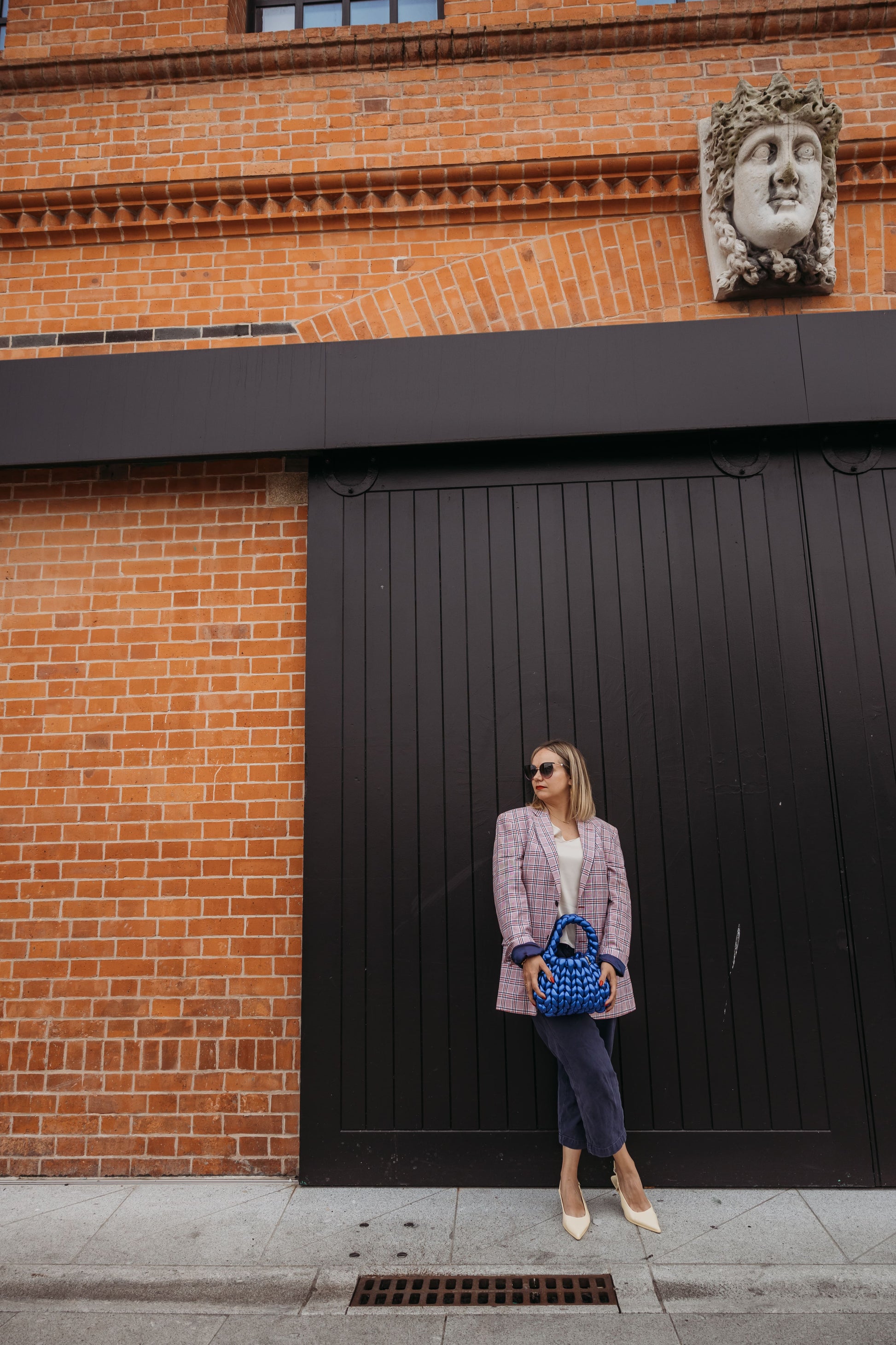 velvet handbag, chunky velvet bag, statement handbag, designer velvet bag, luxury soft bag, handmade velvet bag, unique fashion bag, trendy soft bag, machine washable handbag, elegant evening bag, soft chunky velvet handbag for everyday wear, handmade statement bag with a long handle, luxury machine washable bag for special occasions, unique velvet crossbody bag for women, fashion-forward plush bag with scarf