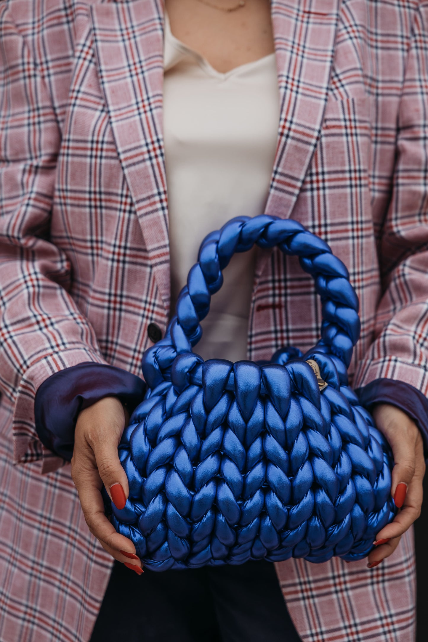 velvet handbag, chunky velvet bag, statement handbag, designer velvet bag, luxury soft bag, handmade velvet bag, unique fashion bag, trendy soft bag, machine washable handbag, elegant evening bag, soft chunky velvet handbag for everyday wear, handmade statement bag with a long handle, luxury machine washable bag for special occasions, unique velvet crossbody bag for women, fashion-forward plush bag with scarf