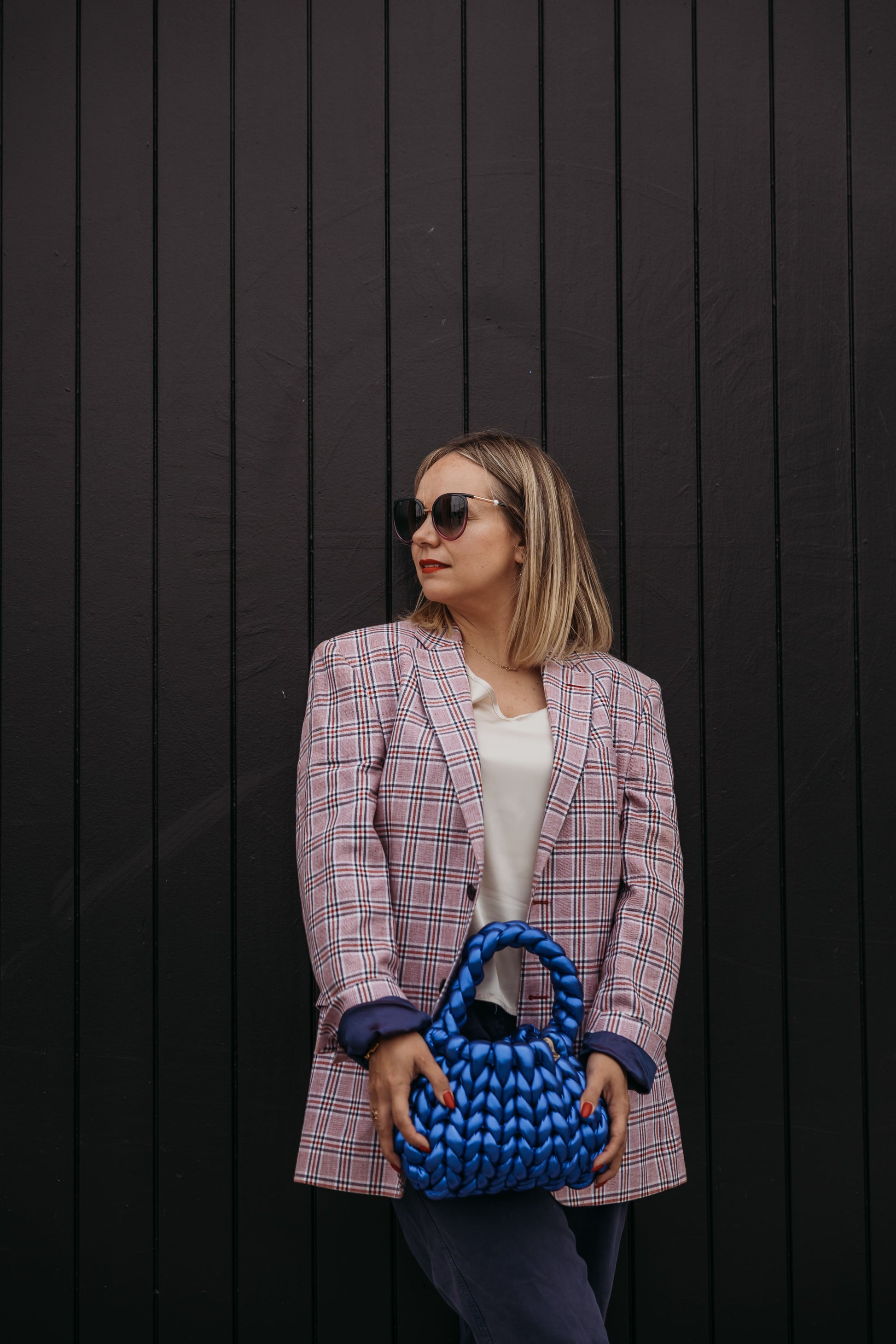 velvet handbag, chunky velvet bag, statement handbag, designer velvet bag, luxury soft bag, handmade velvet bag, unique fashion bag, trendy soft bag, machine washable handbag, elegant evening bag, soft chunky velvet handbag for everyday wear, handmade statement bag with a long handle, luxury machine washable bag for special occasions, unique velvet crossbody bag for women, fashion-forward plush bag with scarf