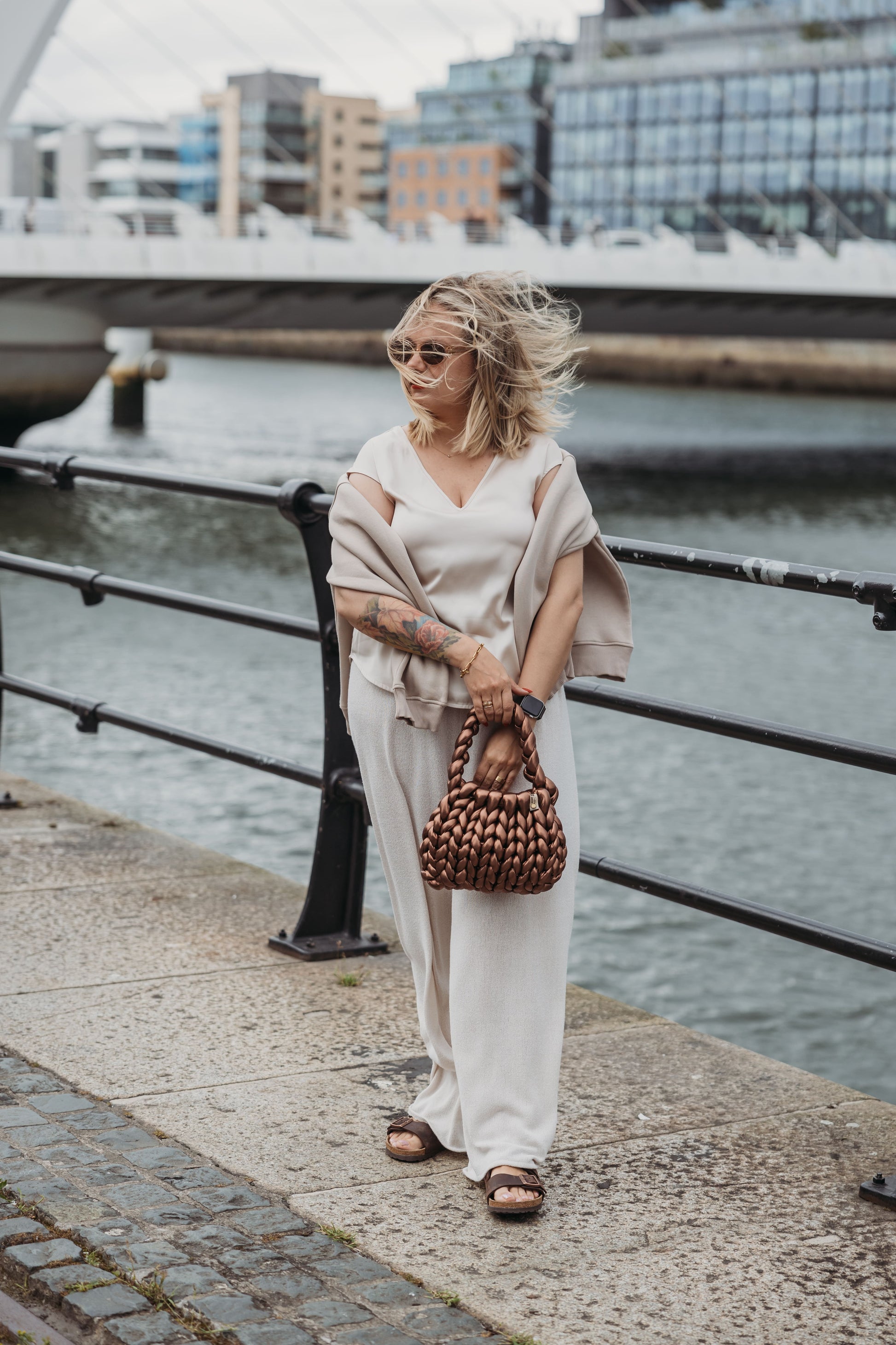 velvet handbag, chunky velvet bag, statement handbag, designer velvet bag, luxury soft bag, handmade velvet bag, unique fashion bag, trendy soft bag, machine washable handbag, elegant evening bag, soft chunky velvet handbag for everyday wear, handmade statement bag with a long handle, luxury machine washable bag for special occasions, unique velvet crossbody bag for women, fashion-forward plush bag with scarf