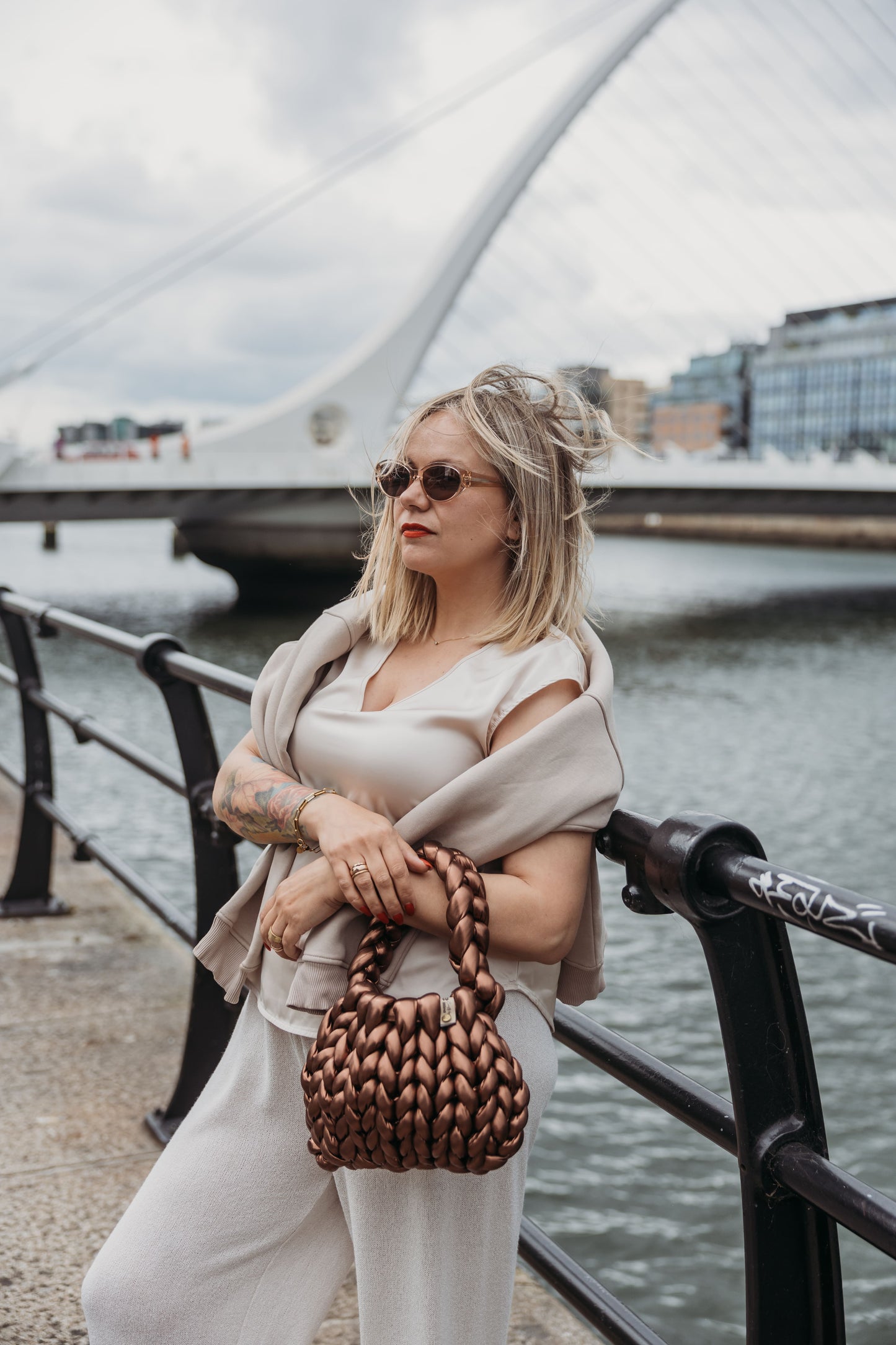 velvet handbag, chunky velvet bag, statement handbag, designer velvet bag, luxury soft bag, handmade velvet bag, unique fashion bag, trendy soft bag, machine washable handbag, elegant evening bag, soft chunky velvet handbag for everyday wear, handmade statement bag with a long handle, luxury machine washable bag for special occasions, unique velvet crossbody bag for women, fashion-forward plush bag with scarf