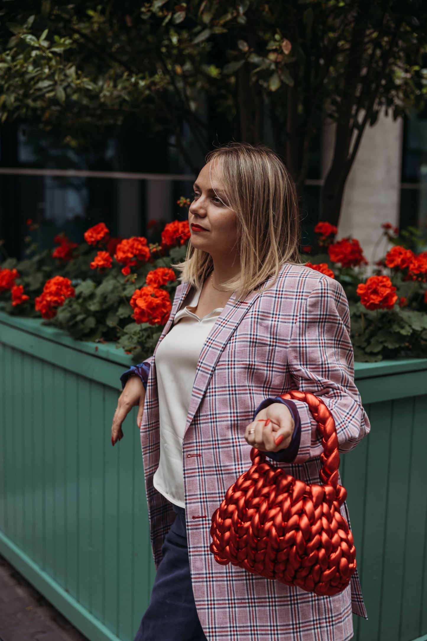 velvet handbag, chunky velvet bag, statement handbag, designer velvet bag, luxury soft bag, handmade velvet bag, unique fashion bag, trendy soft bag, machine washable handbag, elegant evening bag, soft chunky velvet handbag for everyday wear, handmade statement bag with a long handle, luxury machine washable bag for special occasions, unique velvet crossbody bag for women, fashion-forward plush bag with scarf