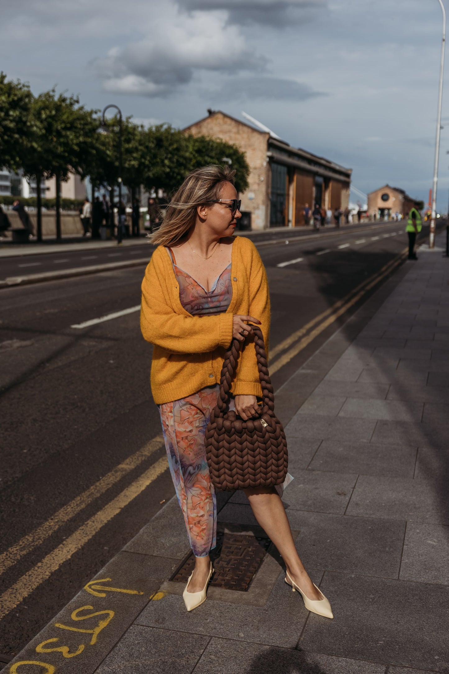 velvet handbag, chunky velvet bag, statement handbag, designer velvet bag, luxury soft bag, handmade velvet bag, unique fashion bag, trendy soft bag, machine washable handbag, elegant evening bag, soft chunky velvet handbag for everyday wear, handmade statement bag with a long handle, luxury machine washable bag for special occasions, unique velvet crossbody bag for women, fashion-forward plush bag with scarf