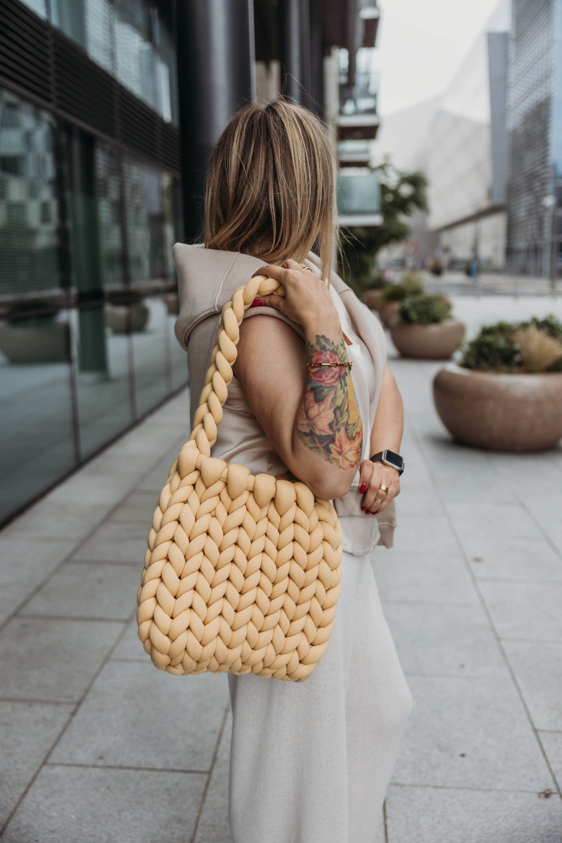 velvet handbag, chunky velvet bag, statement handbag, designer velvet bag, luxury soft bag, handmade velvet bag, unique fashion bag, trendy soft bag, machine washable handbag, elegant evening bag, soft chunky velvet handbag for everyday wear, handmade statement bag with a long handle, luxury machine washable bag for special occasions, unique velvet crossbody bag for women, fashion-forward plush bag with scarf