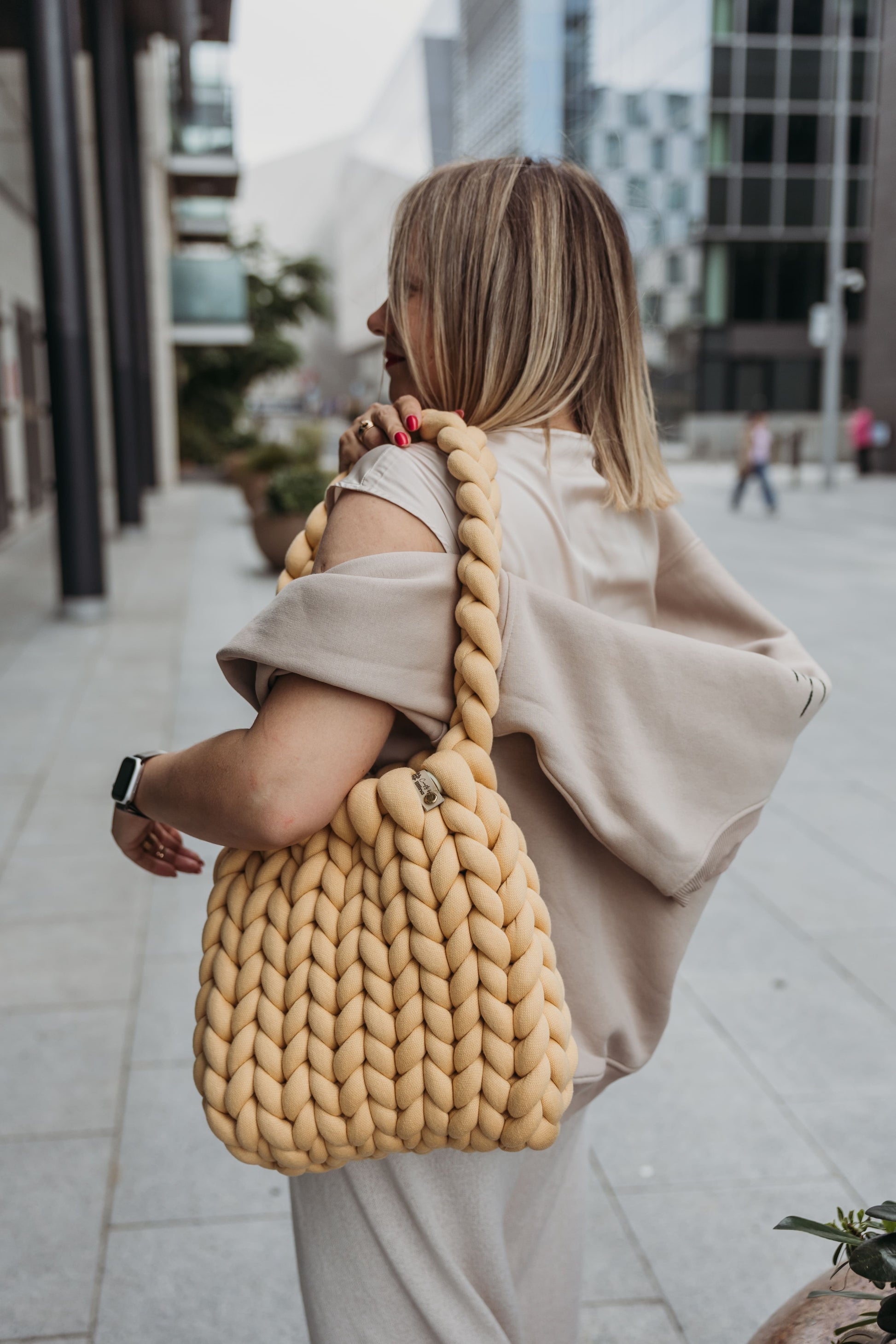 velvet handbag, chunky velvet bag, statement handbag, designer velvet bag, luxury soft bag, handmade velvet bag, unique fashion bag, trendy soft bag, machine washable handbag, elegant evening bag, soft chunky velvet handbag for everyday wear, handmade statement bag with a long handle, luxury machine washable bag for special occasions, unique velvet crossbody bag for women, fashion-forward plush bag with scarf