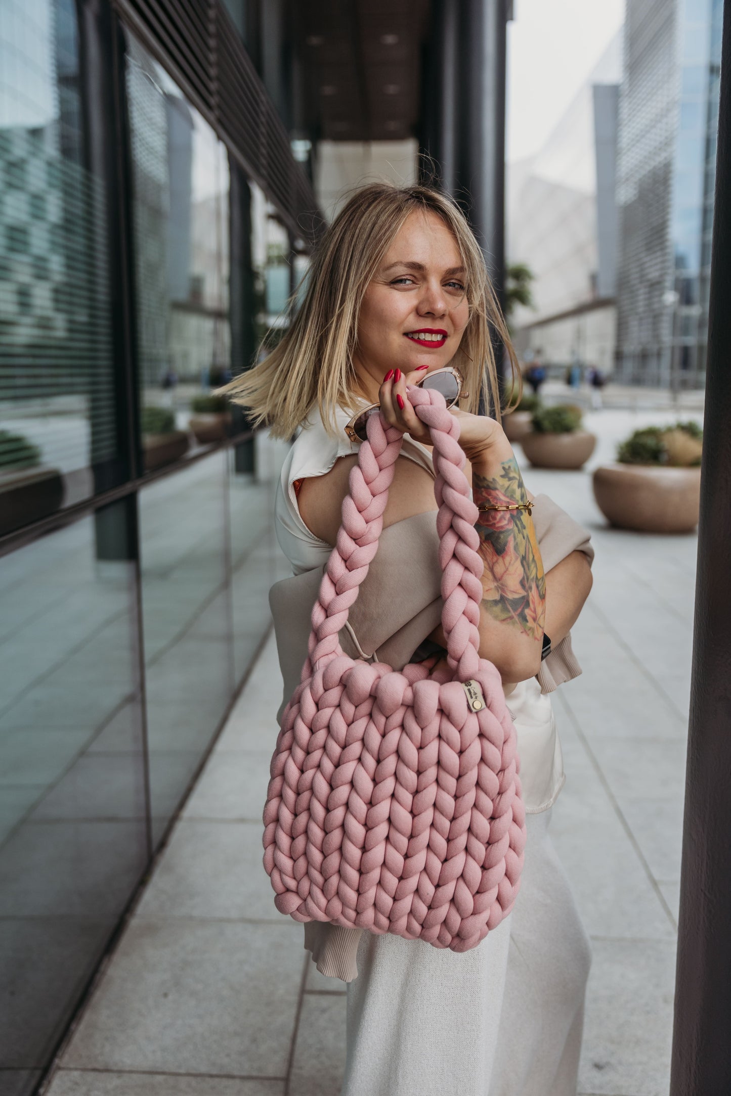 velvet handbag, chunky velvet bag, statement handbag, designer velvet bag, luxury soft bag, handmade velvet bag, unique fashion bag, trendy soft bag, machine washable handbag, elegant evening bag, soft chunky velvet handbag for everyday wear, handmade statement bag with a long handle, luxury machine washable bag for special occasions, unique velvet crossbody bag for women, fashion-forward plush bag with scarf