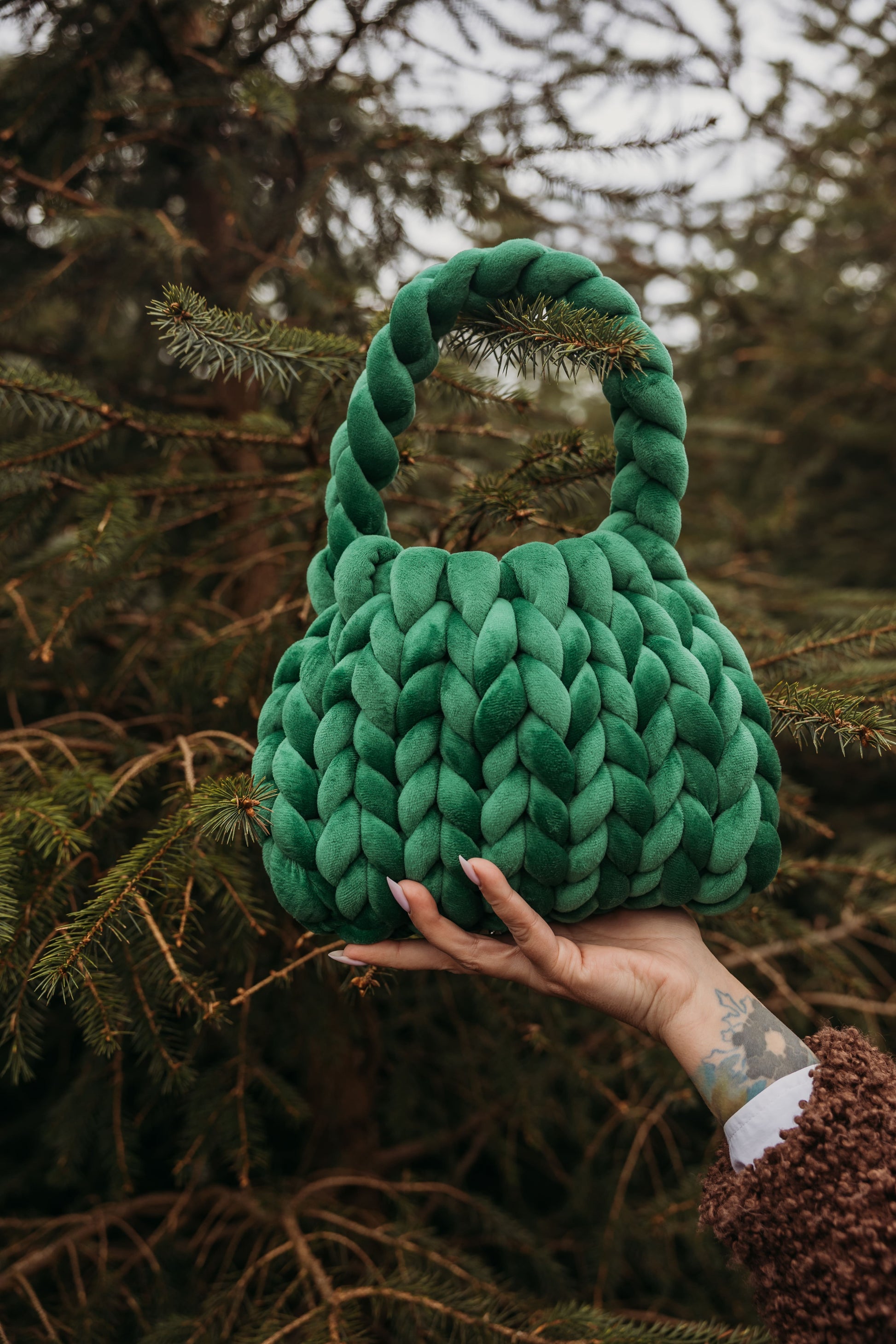 velvet handbag, chunky velvet bag, statement handbag, designer velvet bag, luxury soft bag, handmade velvet bag, unique fashion bag, trendy soft bag, machine washable handbag, elegant evening bag, soft chunky velvet handbag for everyday wear, handmade statement bag with a long handle, luxury machine washable bag for special occasions, unique velvet crossbody bag for women, fashion-forward plush bag with scarf
